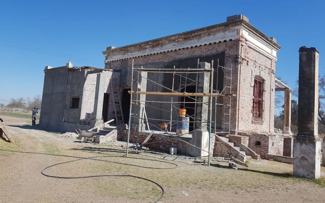 Dándole forma al acceso principal de la Casona